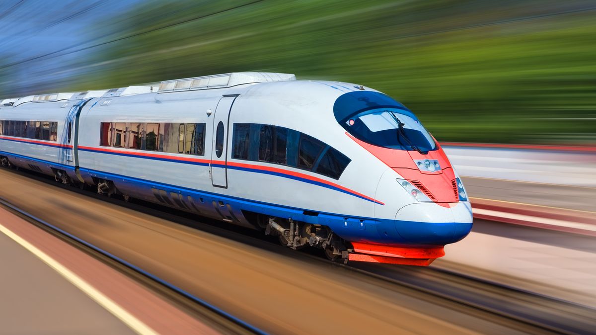 Vlaky po Česku pojedou 320 km/h v roce 2035, věří šéf Správy železnic