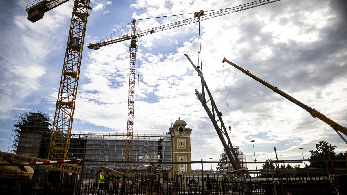 Příběhy ze stavebních úřadů. Potížista vyblokoval úředníka na plný úvazek