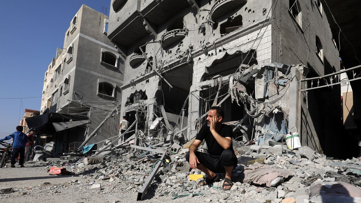 Pod tunami trosek v Pásmu Gazy leží tisíce těl, tvrdí Al-Džazíra