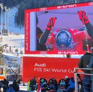 Hlavní favorit Marco Odermatt na startu druhého kola.