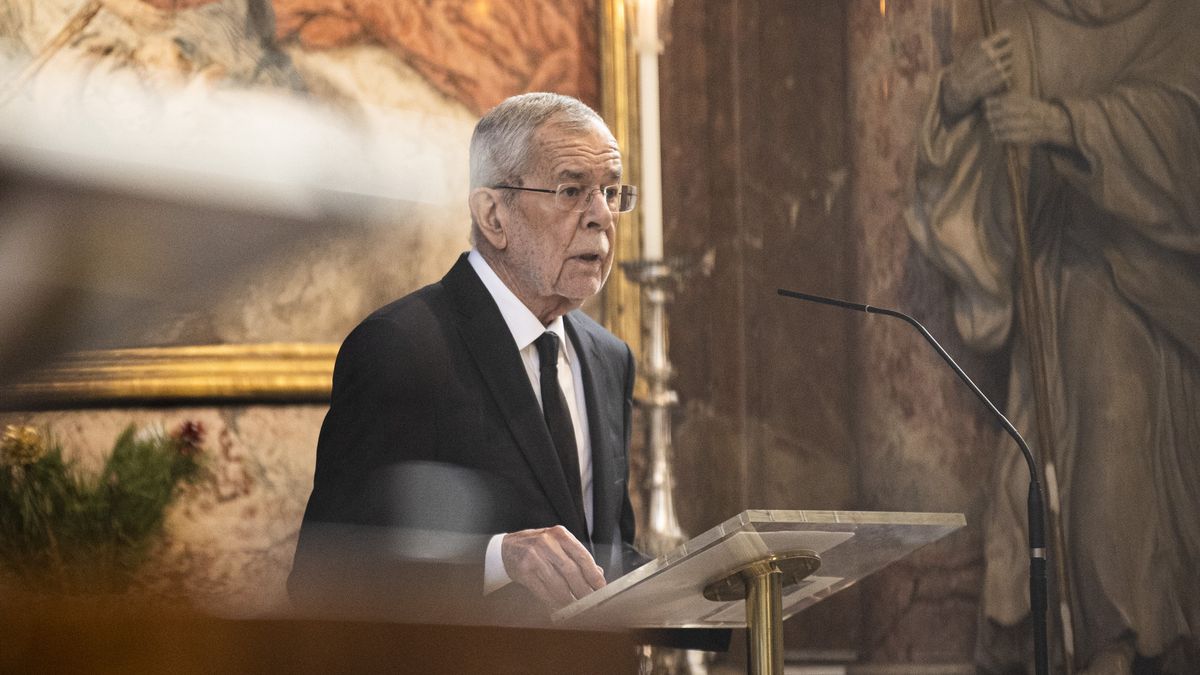 Rakouský prezident pověřil sestavením nové vlády kancléře Karla Nehammera