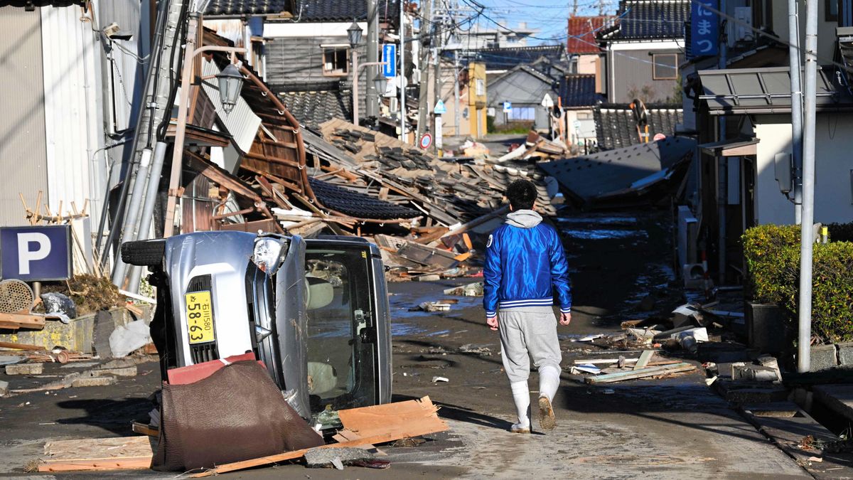 Fotky: Denní světlo odhaluje zkázu po zemětřesení a tsunami v Japonsku