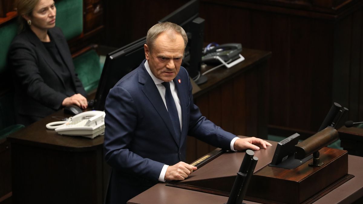 Tusk varuje před „neopodstatněným uvolněním“, záplavy stále neskončily
