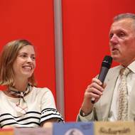 Miroslav Macek, manželka Petra Hrochová, svět knihy 2019. Macek psal knihy a překládal z angličtiny, například Shakespearovy sonety. 