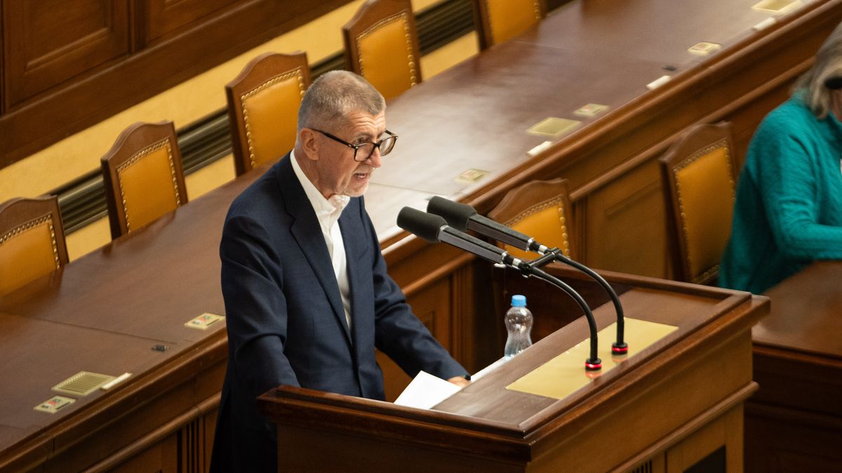 Koalice nechá svolat k růstu poplatků pro ČT a ČRo mimořádnou schůzi Sněmovny