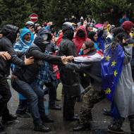 Gruzínský sen podobný návrh loni po rozsáhlých protestech stáhl, před několika týdny však oznámil, že předlohu mírně upravil a znovu ji předložil parlamentu. V Tbilisi se od té doby konají demonstrace.