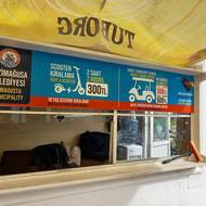 Koloběžka je vyjde na 300 tureckých lir (cca 220 Kč), vozítko na 500 lir (cca 366 Kč).