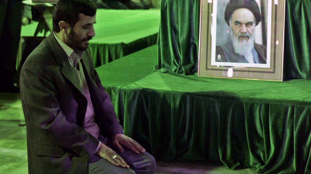 Ahmadínedžád chce zpět do křesla prezidenta Íránu