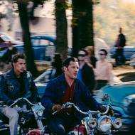 Z filmu Motorkáři s Austinem Butlerem a Tomem Hardym.