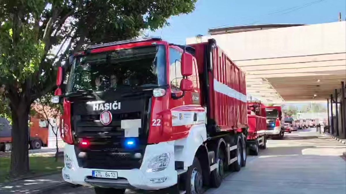 Obrazem: Čeští hasiči dorazili do Řecka
