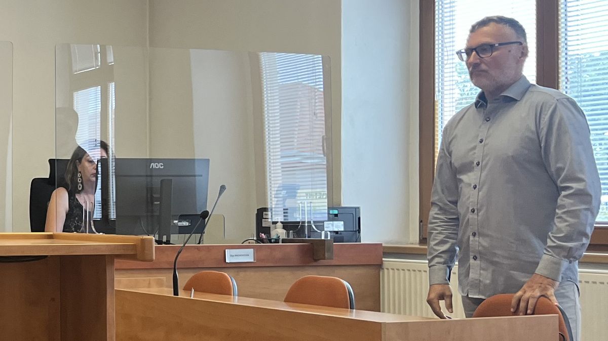 „Nežijeme v ideálním světě.“ Proč odsouzený soudce zůstává ve funkci