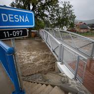 Díky lepší připravenosti a organizaci jsou ale následky povodní méně závažné než před 27 lety, uvedl dnes olomoucký hejtman Josef Suchánek.