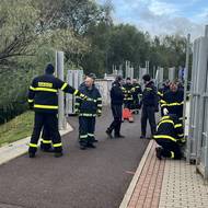 V Ústí nad Labem začala v neděli po 9. hodině stavba protipovodňové stěny.  