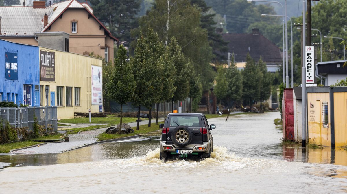 Úsek D1 mezi Ostravou a Polskem je kvůli vodě stále neprůjezdný