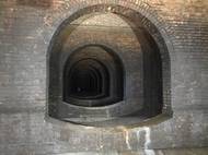 Tajemné vodojemy by mohly rozšířit zpřístupněné části brněnského podzemí. Labyrint pod Zelným trhem a kostnici pod kostelem svatého Jakuba ročně navštíví desítky tisíc lidí. 