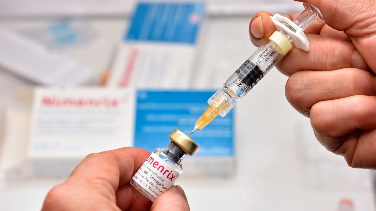 Očkování bude ve Francii pro všechny zdarma, začne v řádu týdnů