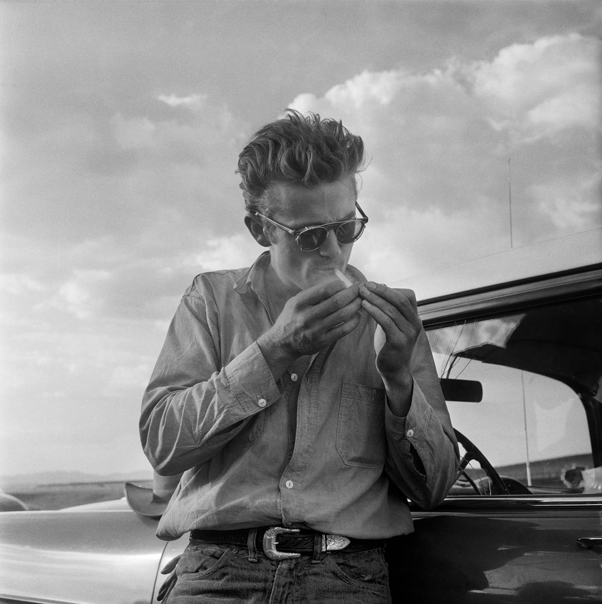 Dětství neměl jednoduché. V devíti letech mu zemřela matka na rakovinu a otec se o něj kvůli pracovnímu vytížení nedokázal starat. Vyrůstal u tety a strýce, přičemž se traduje, že právě během tohoto období se u Jamese vyvinul odpor k autoritám. Po střední škole se přestěhoval do Los Angeles a nakonec do New Yorku.