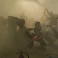 Večer platil noční zákaz vycházení po osmé. Bezpečnostní síly k rozehnání davů použily slzný plyn, střelbu a zábleskové granáty. Na sociálních sítích se také objevilo video, které zachycuje vojáky, jak účastníky těchto demonstrací bijí.