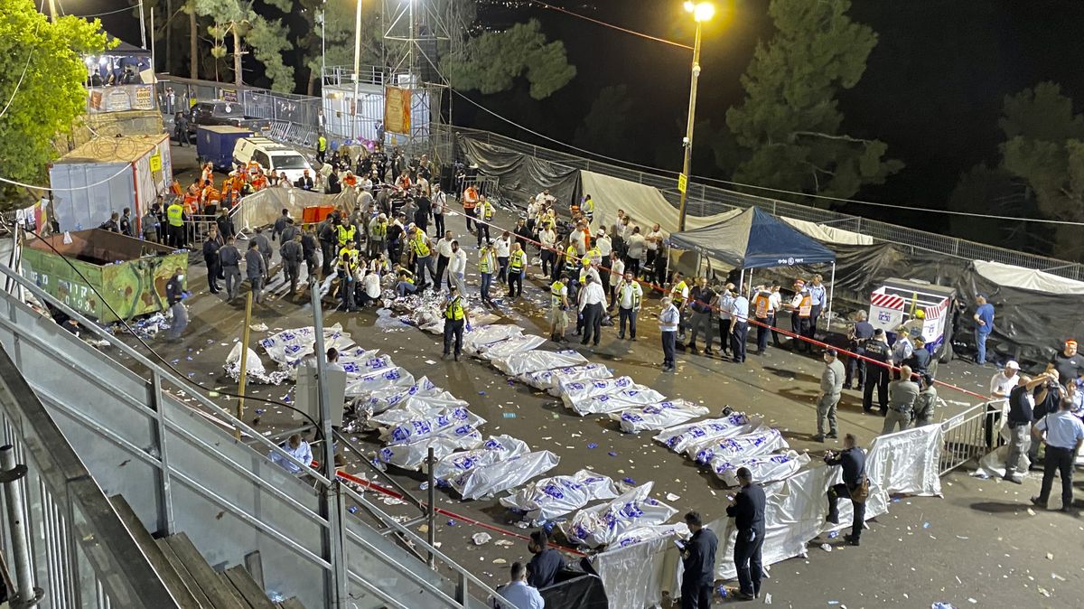 Noční tragédie v Izraeli: Po zřícení tribuny zemřely při tlačenici desítky lidí