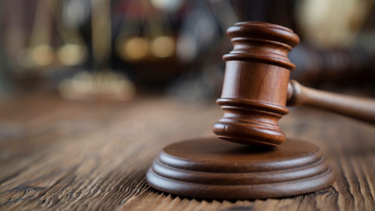 Policisté navrhli obžalovat soudce kvůli pokusu o sexuální nátlak na nezletilou