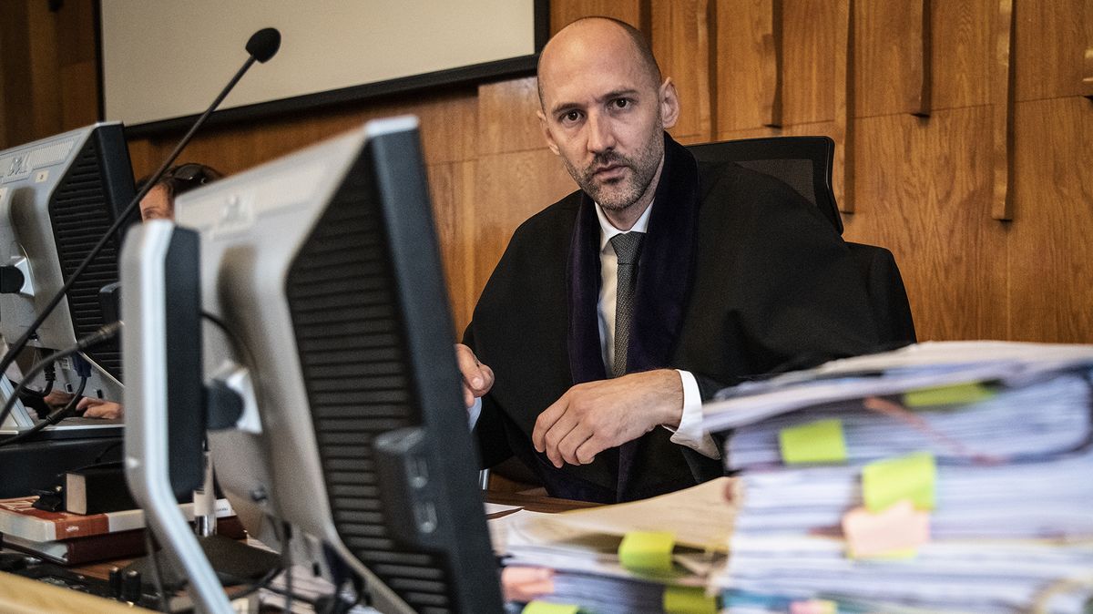 Vrchní soud se zastal advokáta, jehož vyloučil soudce z obří dotační kauzy