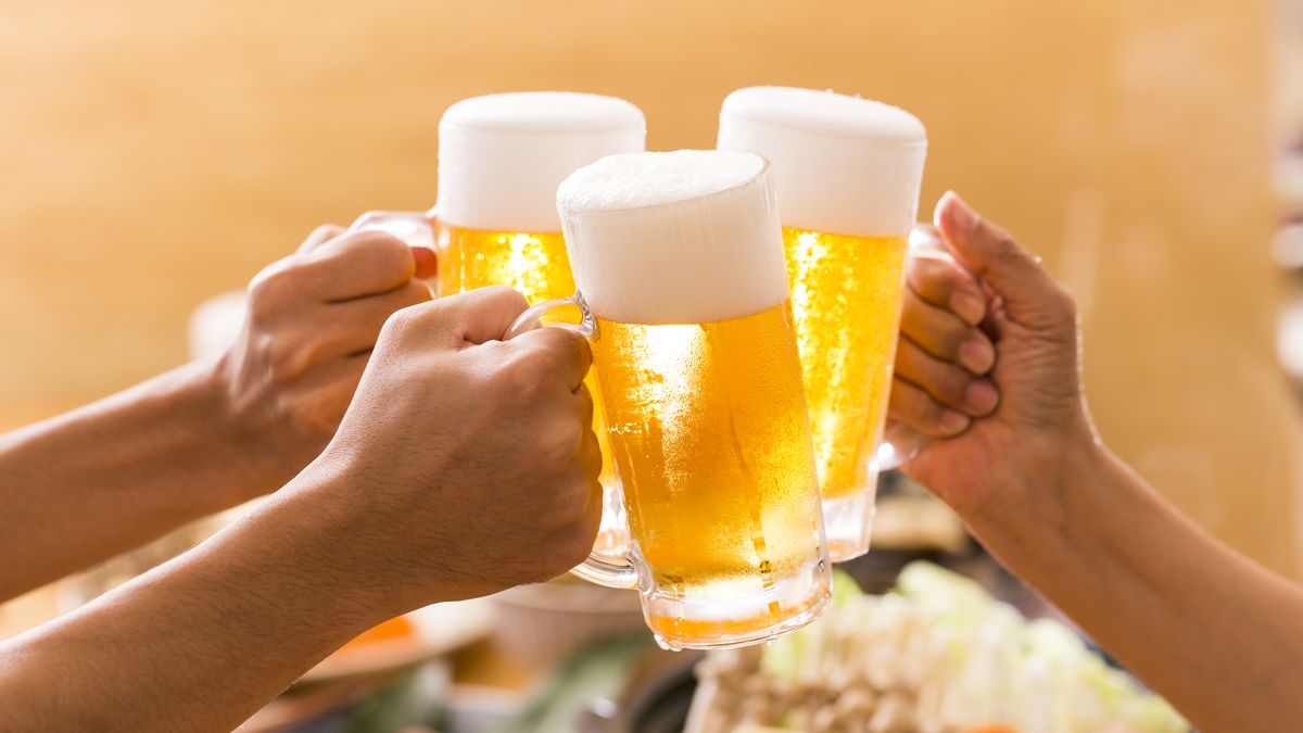 Alkohol podle vědců neprospívá ani při střídmém pití. Ženám škodí víc