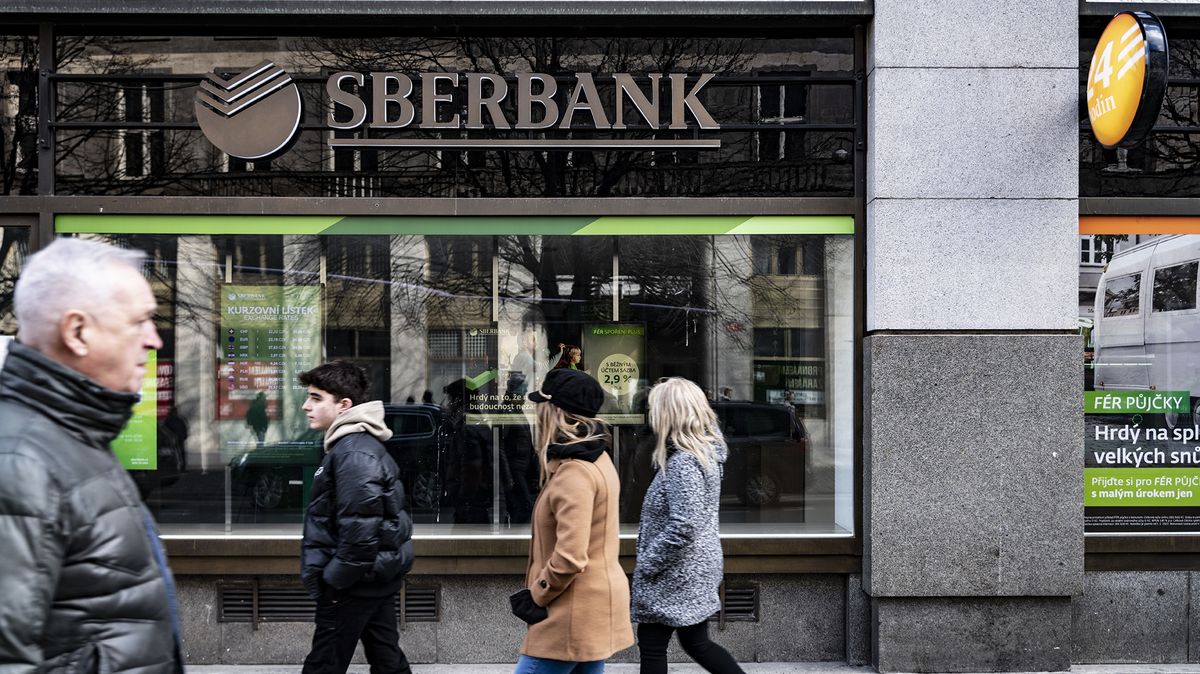 Obce a kraje ve Sberbank utopily nejméně pět miliard