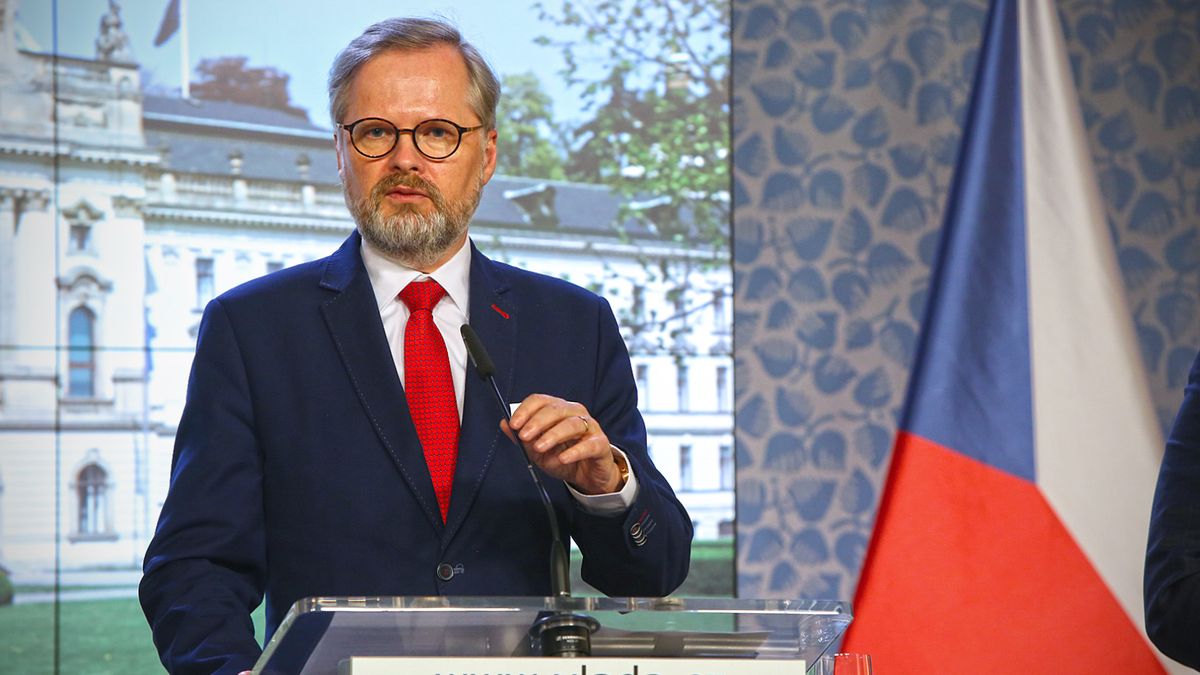 Fiala leci na szczyt NATO: chcę się uspokoić, że dla uchodźców będą pieniądze