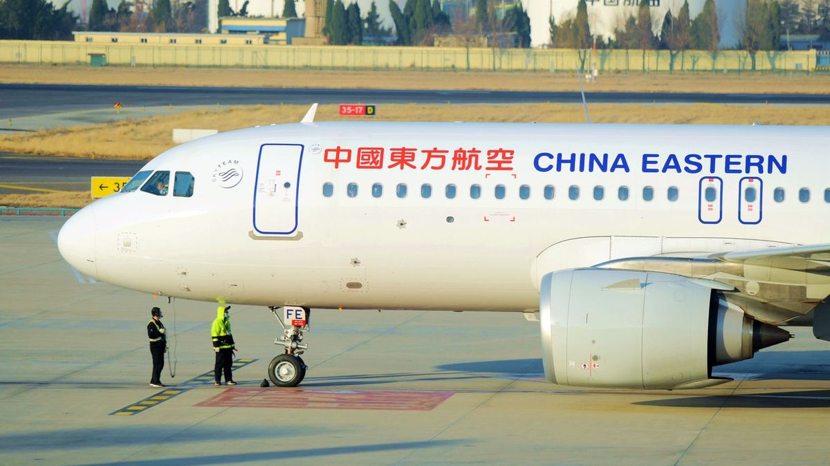 Neobvyklá nehoda letadla v Číně. Expert popisuje, co se mohlo stát
