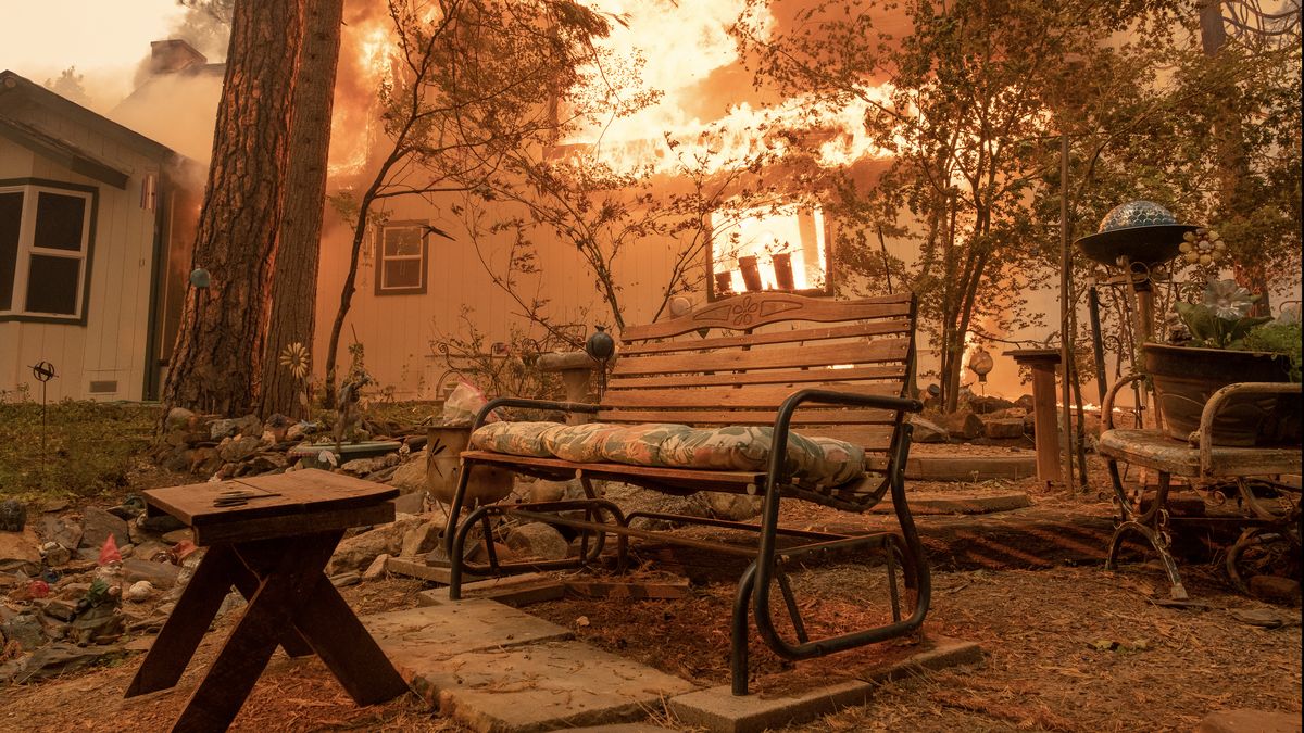 Fotky: Extrémně rychlý požár v Kalifornii. Při útěku se stíhali sotva obout