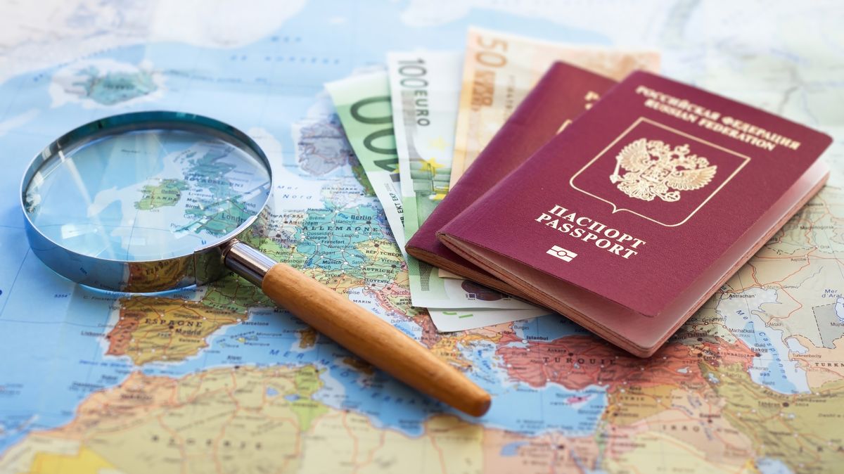 Česko šetří s vízy pro Rusy, překážky se ale dají obejít