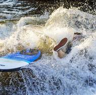 Instruktoři přesto doporučují vzít si pevnou obuv. Dno je na kanále v Brandýse nad Labem tvořené betonem a mohlo by dojít k oděrkám. 