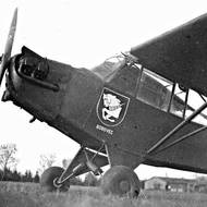 Letoun Piper Východočeského aeroklubu byl pojmenován po Rudolfu Borovcovi. Snímek byl pořízen v roce 1946 na leteckém dni v Pardubicích.