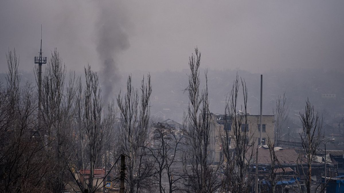 Ukrajinci odráží útoky v okolí Bachmutu, jen za poslední den jich hlásí na 200