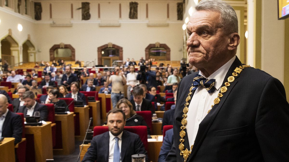 Odvolejte šéfa magistrátu, vyzývá primátora část opozice