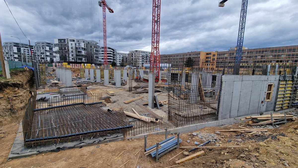 Asfaltovat budeme později. Drahota mění jízdní řád staveb