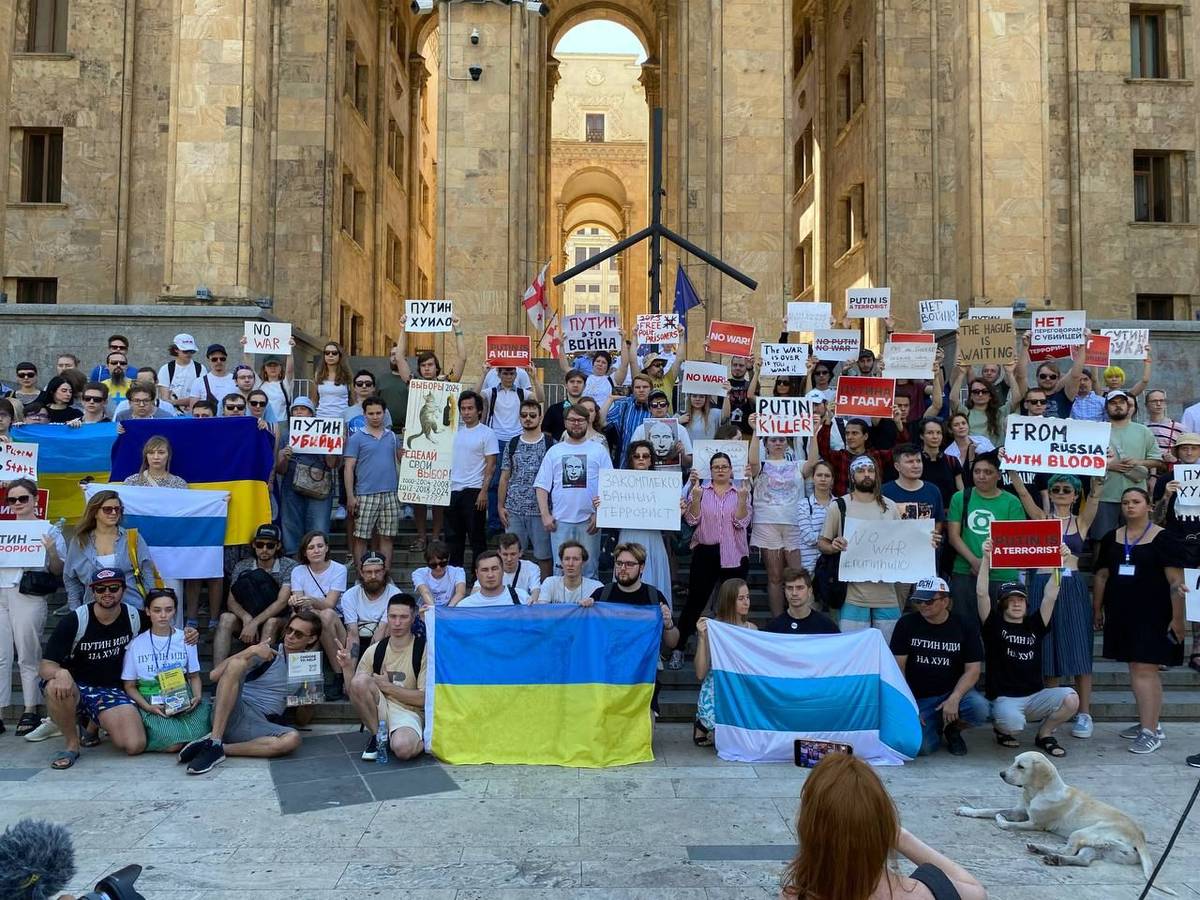 Foto: „Putin je zabiják.“ Fotky ze světového protestu, zapojili se i Rusové