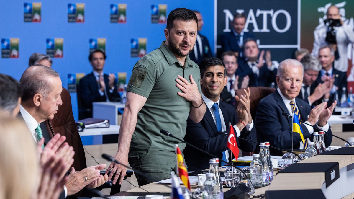 Ukrajina získala záruky a symbolická gesta. Jak číst závěry summitu NATO