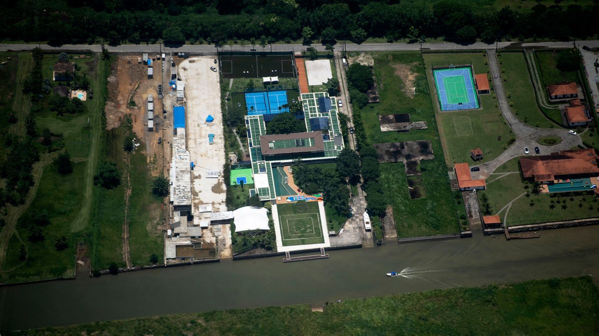 Neymar Jr. dostal tučnou pokutu. Fotbalová hvězda si nelegálně postavila jezero