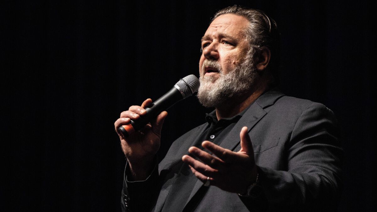 Zpíval ve Varech. Hollywoodský herec Russell Crowe s kapelou přijede do Prahy