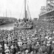 Loď Excelcior opouští San Francisco. Směr Klondike.