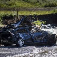 Auta voda pomačkala jako dětské hračky. 