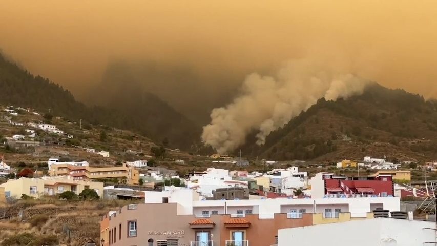Video ukazuje sílu požáru na Tenerife. Prognóza počasí není dobrá