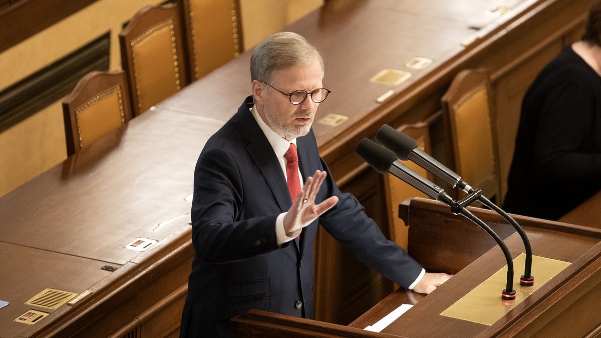 Doc. Ing. Pan Poslanec, Ph.D., MBA. Česká posedlost tituly zaujala v zahraničí