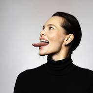 Podle jejích propagátorů (na fotografii Simona Rydlová) díky nejrůznějším cvikům může vylepšit vzhled obličeje i bez zásahů plastických chirurgů.