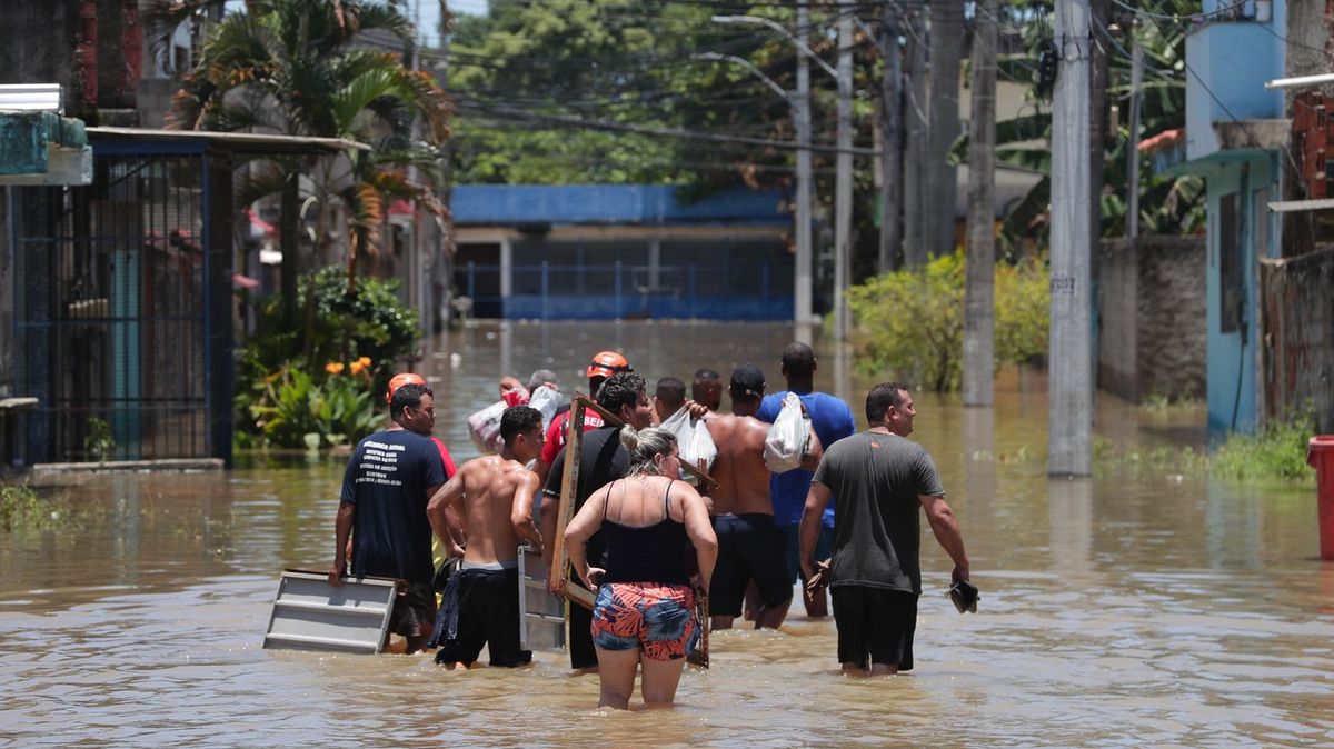 Fotky z megapole pod vodou: Rio de Janeiro bojuje se záplavami