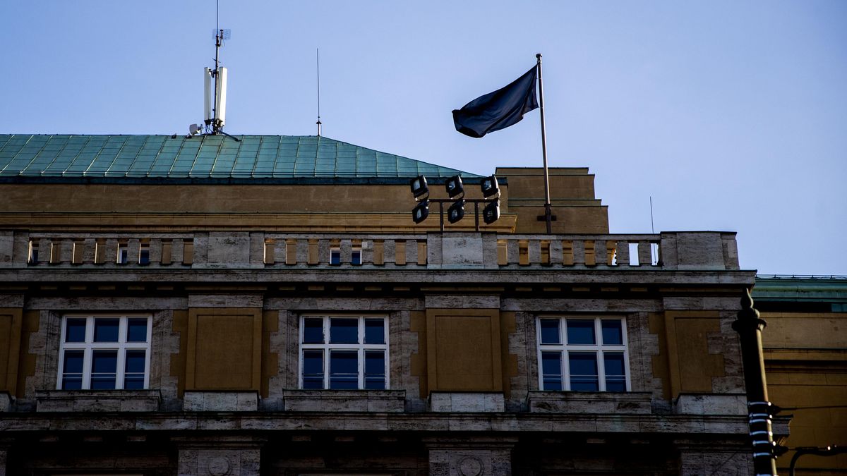 Střelbu na fakultě začali vyšetřovat poslanci. Od rodičů obětí dostali dopis