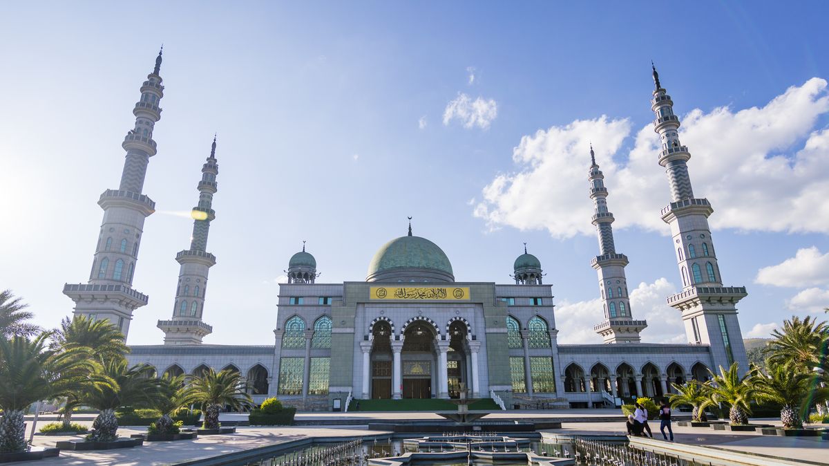 Čína proti islámu: Přestavěla poslední významnou mešitu