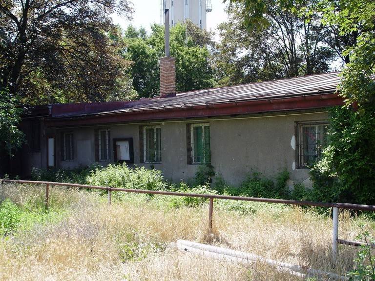 Fotbalové šatny TJ Břevnov, první sídlo BTL.