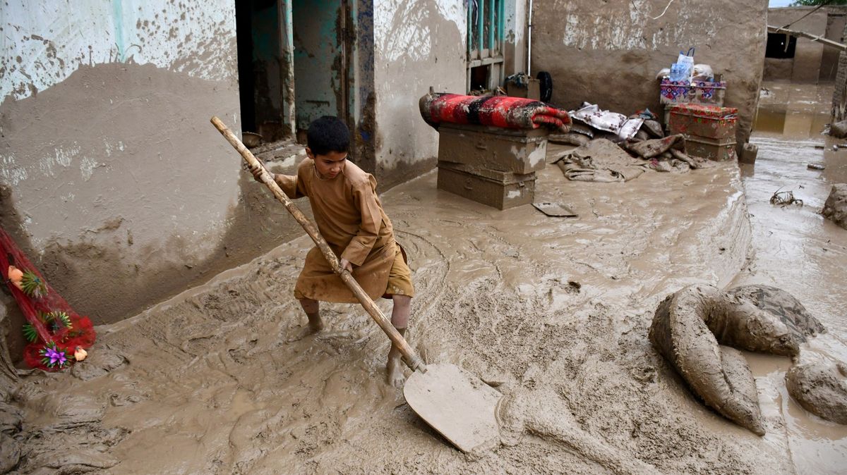 „Z vesnice zbyly tři domy.“ Svědci popisují ničivé povodně v Afghánistánu